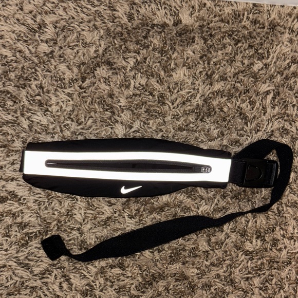 Nike Other - Nike Black and White Waist Pack